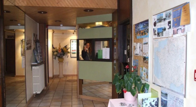 Hôtel & Restaurant Azur, Prenota Hotel Hotel a Alvernia con parcheggio, Parcheggio