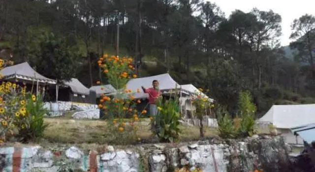Camp Nirvana Yamunotri, Prenota Hotel Barkot Uttarakhand