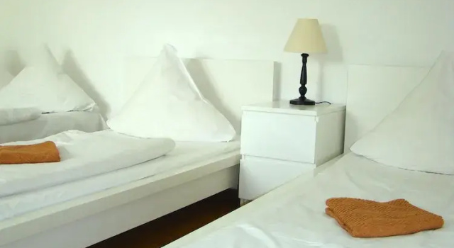 Трёхместный номер Standard с балконом BNB Hostel