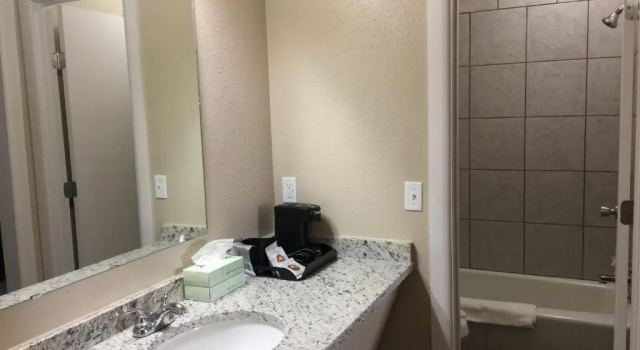 Четырёхместный номер Deluxe Downtown Motel Woodward