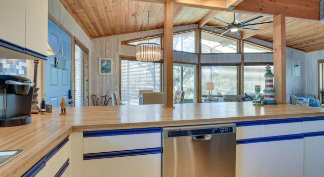 Коттедж с 2 комнатами Scenic Siesta Key Home ~ 1 Mi to Village & Beach