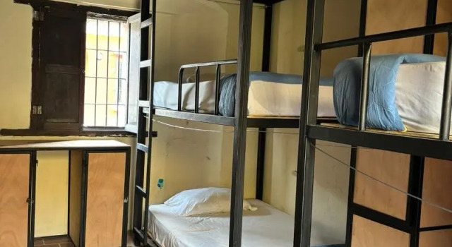 Кровать в общем номере Volko Party Hostel