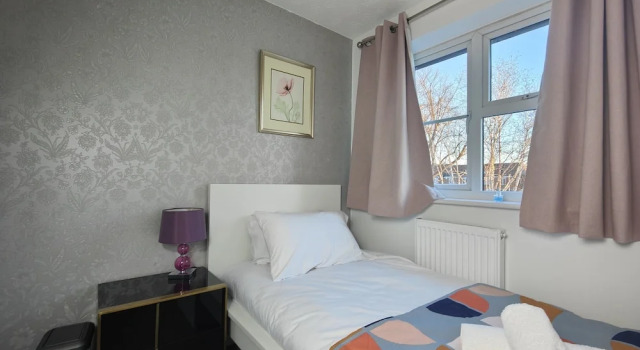 Коттедж 3 Bed House - Sleeps 7 - Garden - Parking - Wifi