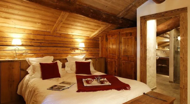 Hôtel Le Vieux Chalet, Забронировать Шале Ла-Клюза Лыжный курорт на озере Анси