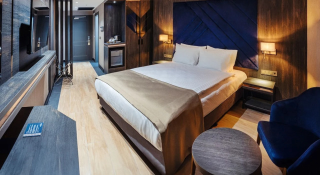 O podwyższonym standardzie pokój West Door Hotel