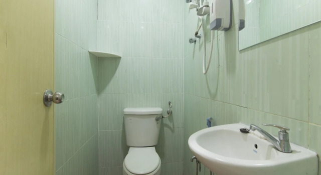 Люкс Superior OYO 44072 Mines Cempaka Hotel