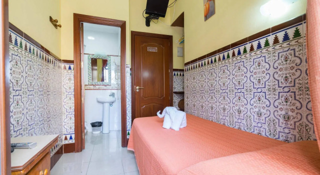 Hostal Florida, Забронировать Отель Севилья провинция Севилья, рядом с Торре-дель-Оро