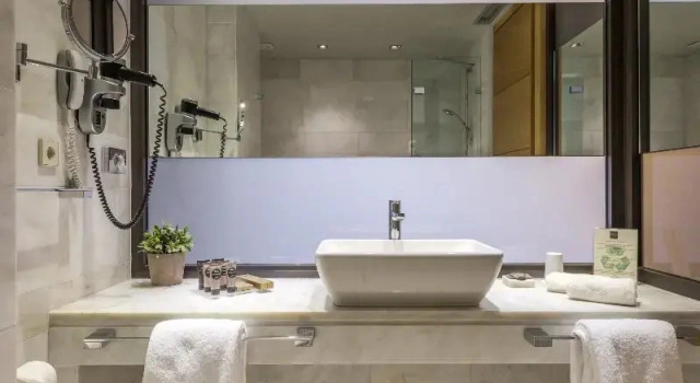 Трёхместный номер Standard с балконом Esperos Palace Luxury & Spa Hotel
