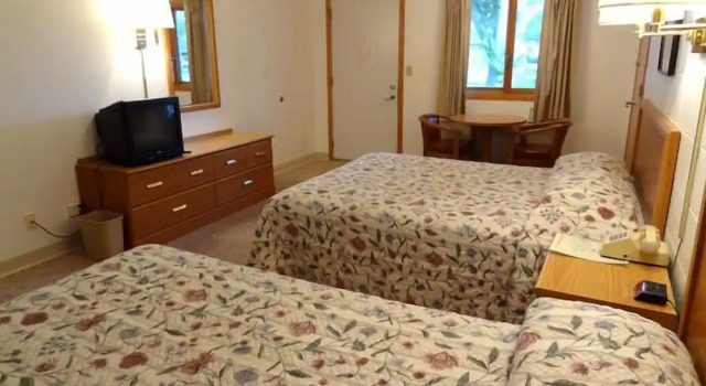 Четырёхместный номер Standard Cresco Motel