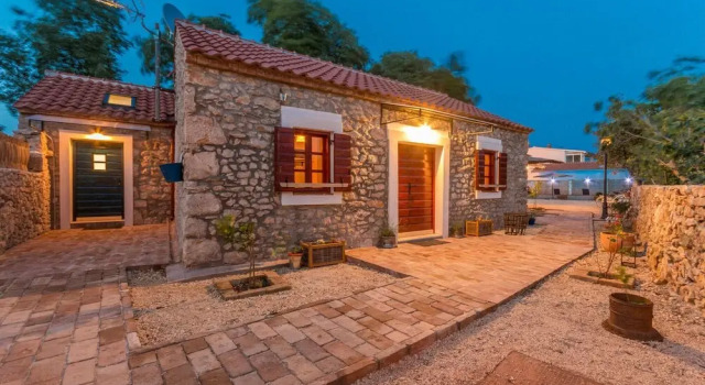 Beautiful Home In Sukosan, Book Hotel Sukosan Zadar County, near Makarska Beach