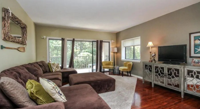 Village House 303, 2 Bedrooms, Sleeps 6, Elevator