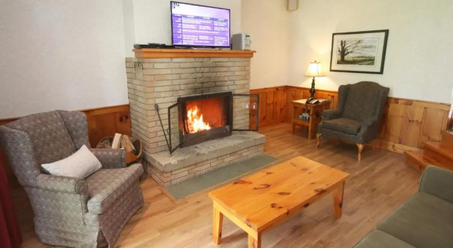 Коттедж Deluxe с 2 комнатами Elmhirst's Resort - On a lake