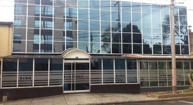 Hotel Santiago Plaza, Забронировать Отель Недорогие отели Богота, рядом с CORFERIAS Bogota Convention Center, недорого