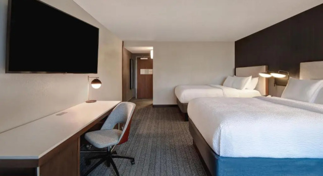 Четырёхместный номер Standard Courtyard by Marriott Cincinnati Airport