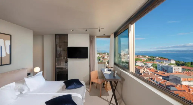 Двухместный номер Standard с видом на море Royal Suites