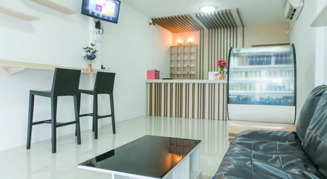 Кровать в общем номере Cheaper Room