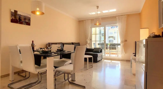 2239-Lovely 2 bedrooms with pool and paddle court, Забронировать Отель Манилва Коста-дель-Соль