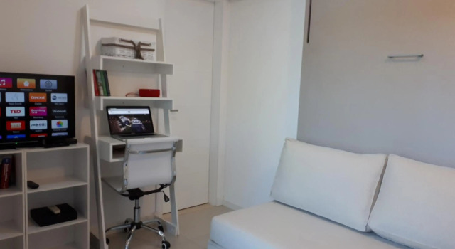 Estudio con parrillero y vista al mar