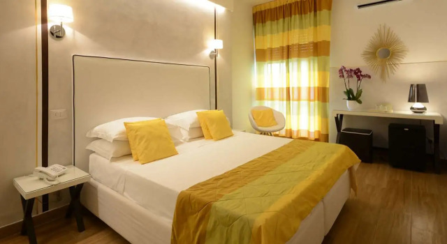 Standard- dobbelt værelse med altan med delvis havudsigt Hotel Bellevue