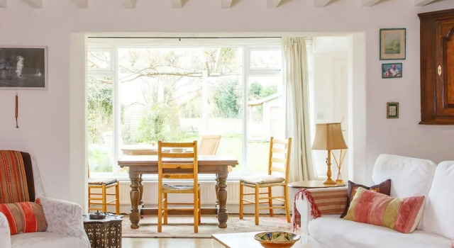 Pretty Cottage Near City Sea, Забронировать Дом для отпуска Отели Исторического графства Суссекса с парковкой, Парковка