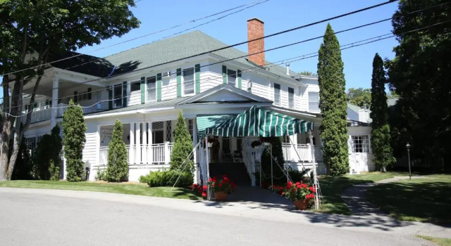 Номер Superior Colonial Inn Harbor Springs