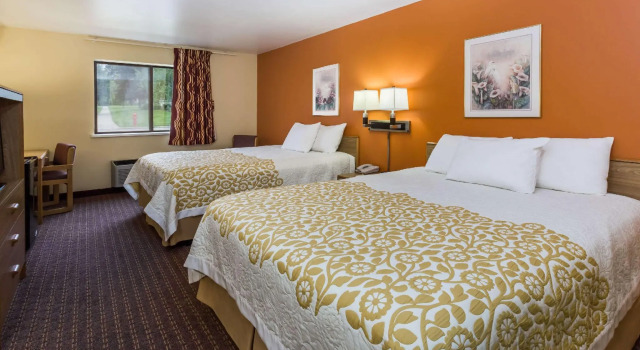Четырёхместный номер Standard Days Inn by Wyndham Stoughton WI.