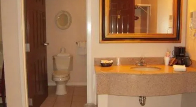 Четырёхместный номер Standard Colonie Inn and Suites