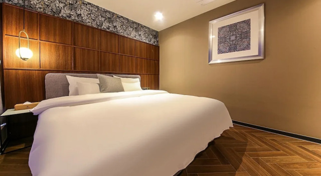 Люкс Royal Brown Dot Hotel Nampo Chungmu