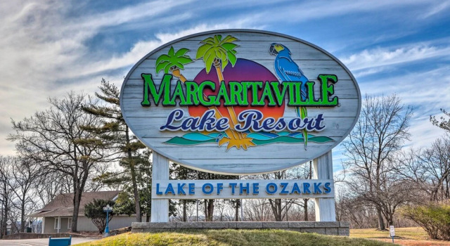 1 Mi to Margaritaville Resort! Getaway w/ Hot Tub