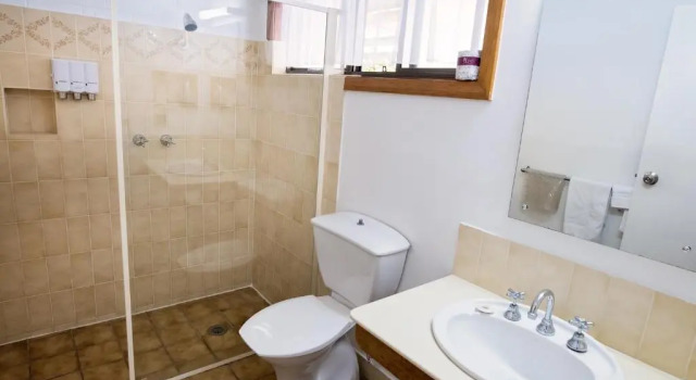 Трёхместный номер Standard Elm Court Motel