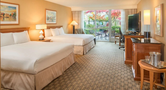 Номер Deluxe с красивым видом из окна Hilton Seattle Airport & Conference Center