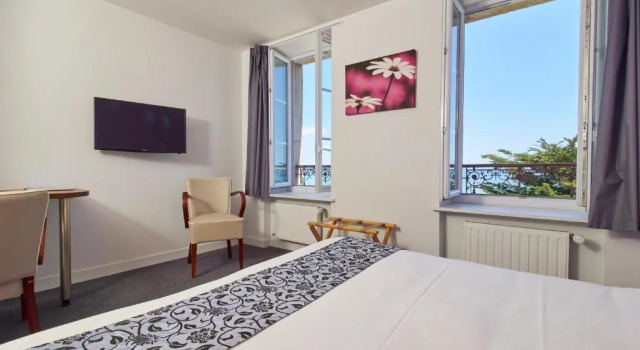 Номер Deluxe Logis Hotel Belle-Vue