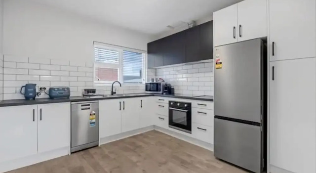 Апартаменты 3-bed Campbelltown Stay With Private Balcony