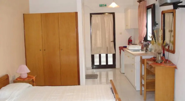 Avra Rooms, Забронировать Гостевой дом Мирина 