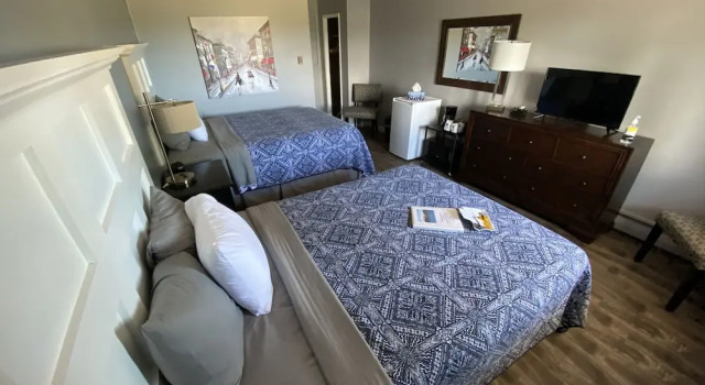 Четырёхместный номер Standard Pines Motel