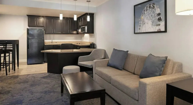 Люкс c 1 комнатой с видом на внутренний двор City Express by Marriott Manhattan Beach