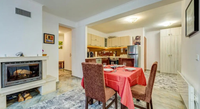 Апартаменты Bright and Spacious 2-BDR Apartment with Balcony