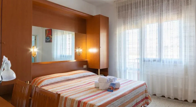 Четырёхместный номер Classic с балконом и с видом на город Hotel Laura