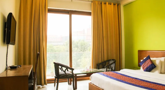 Одноместный номер Deluxe Asian Suites IFFCO Metro Station Gurugram