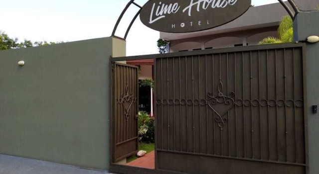 Hotel Lime House, Забронировать Отель Отели Хако с парковкой, рядом с Торговый центр Jaco Walk, Парковка