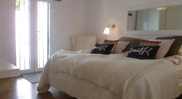 Вилла с 4 комнатами Great Beach Side Villa – Semi Heated Pool