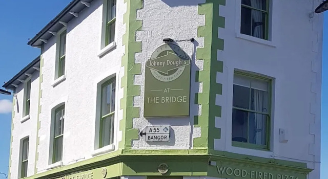 The Bridge - Y Bont - Conwy, Забронировать Отель Конуи Клоид, рядом с Smallest House in Great Britain