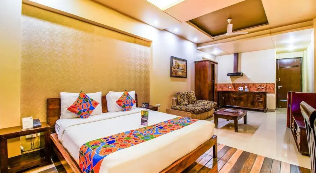 Capital O 928 Villa@43 by FabHotels, Забронировать Отель Нойда штат Уттар-Прадеш