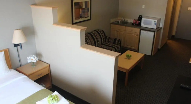 Номер Standard Travelodge by Wyndham Fort McMurray