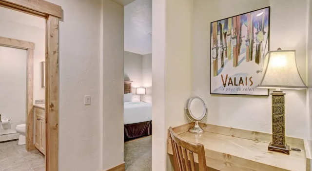 Rocky Mountain Luxury - Large Ski-in Winter Townhome 6ppl 2 Bedroom Townhouse by RedAwning, Rezerwuj Apartament Hotele w Vail Ski ze śniadaniem, Śniadanie