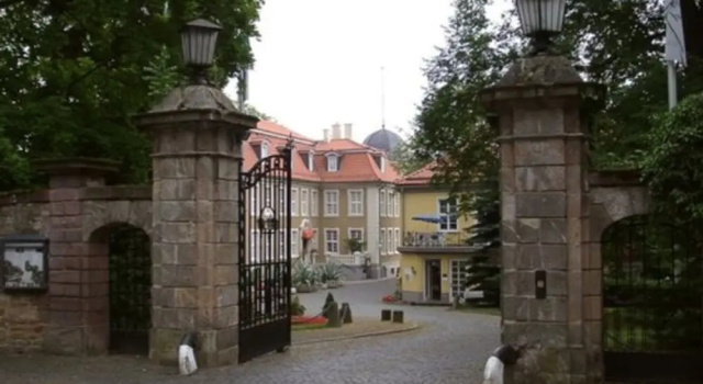 Van Der Valk Parkhotel Schloss Meisdorf, Buchen Sie Hotel Hotels in Garz mit Frühstück, Frühstück