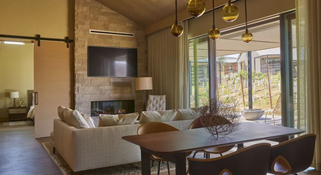 Четырёхместный люкс с 2 комнатами Stanly Ranch, Auberge Collection