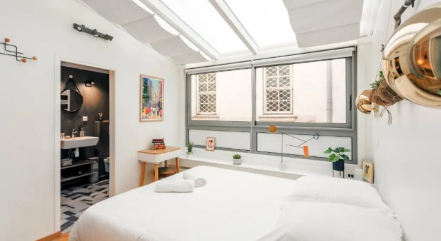 Amazing Apartment Notre Dame Boulevard St-Germain - 4 Bedrooms, Забронировать Апартаменты/квартира Париж Иль-де-Франс, рядом с Станция метро Rambuteau