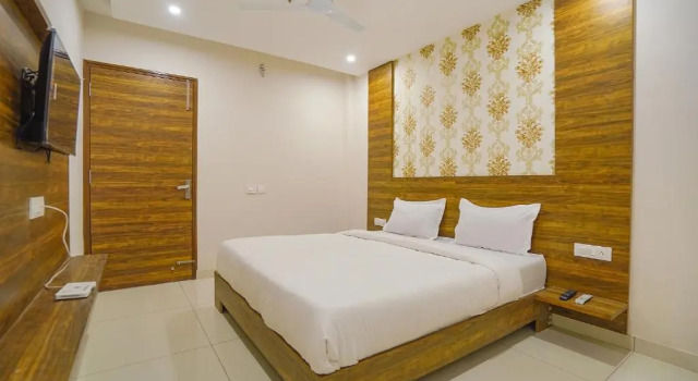 Номер Deluxe FabHotel HC Mohali Inn