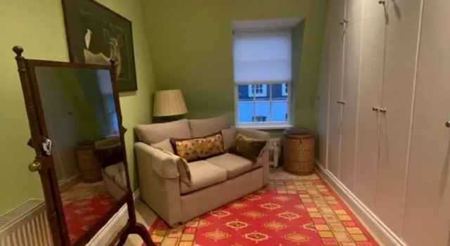 Коттедж с балконом Expansive 4BD Home- 15 min From Buckingham Palace!